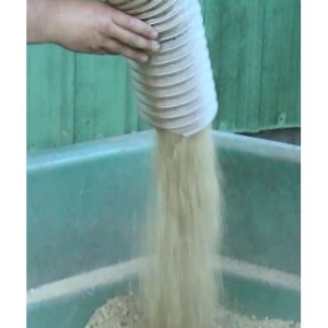 FILL-CORN VB Trade : accessoire pour faciliter le remplissage des contenants