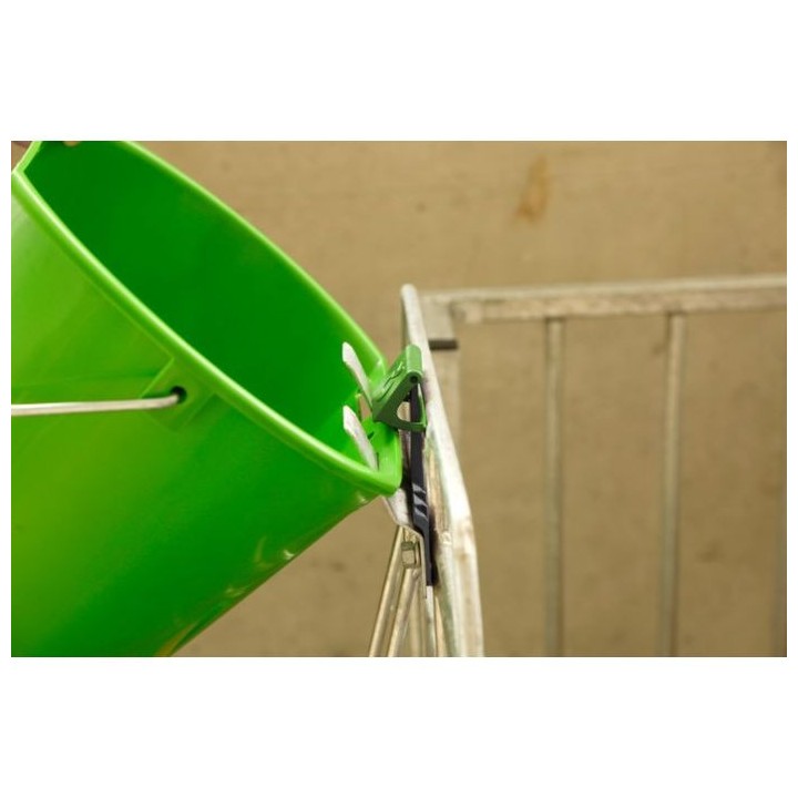 Sécurité antidécrochage Bucket Guard pour seau à veau Kerbl