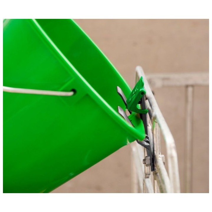 Sécurité antidécrochage Bucket Guard avec porte-seau pour seau à veau Kerbl