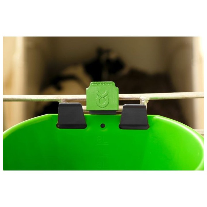 Sécurité antidécrochage Bucket Guard avec porte-seau pour seau à veau Kerbl