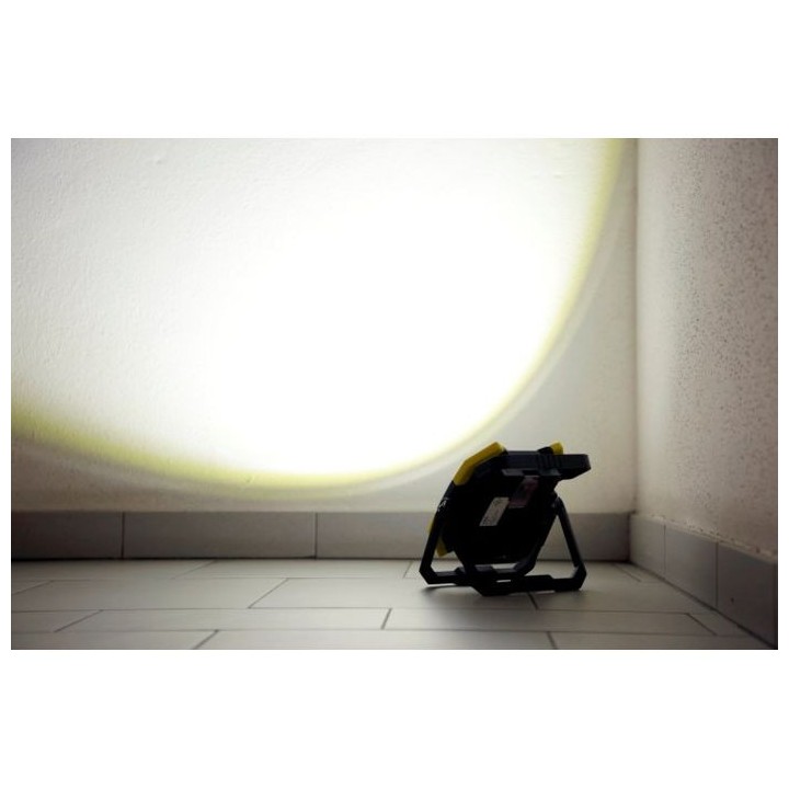 Projecteur LED mobile à batterie WorkFire Pro 30 Kerbl