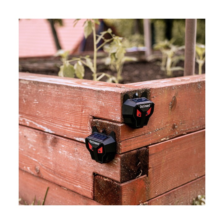 Répulsif solaire pour animaux avec lumières clignotantes LED rouges Doxmand – 2 pièces