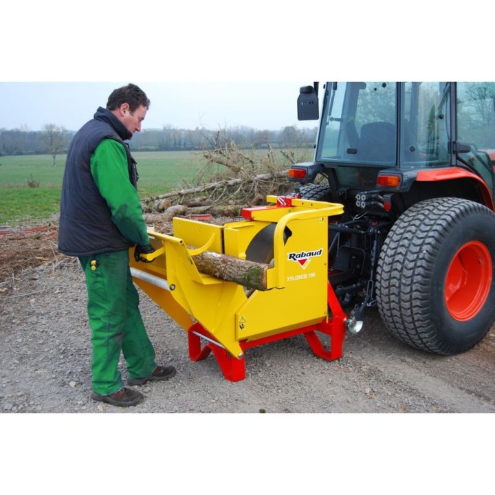 Scie circulaire à chevalet sur tracteur XYLOSCIE 600 T Rabaud