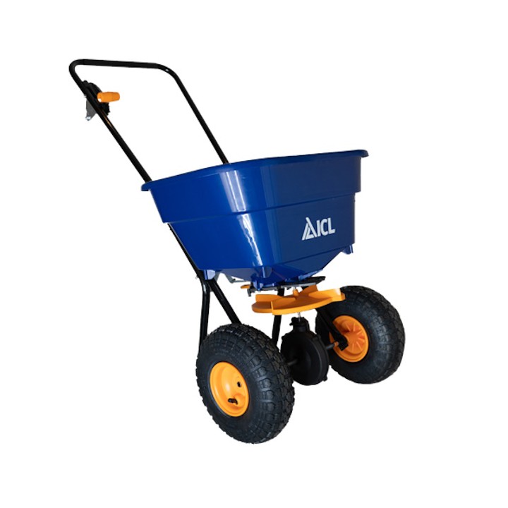 Epandeur rotatif de précision pour engrais et gazons AccuPro One ICL - capacité 25 L, largeur épandage 2 à 3 m