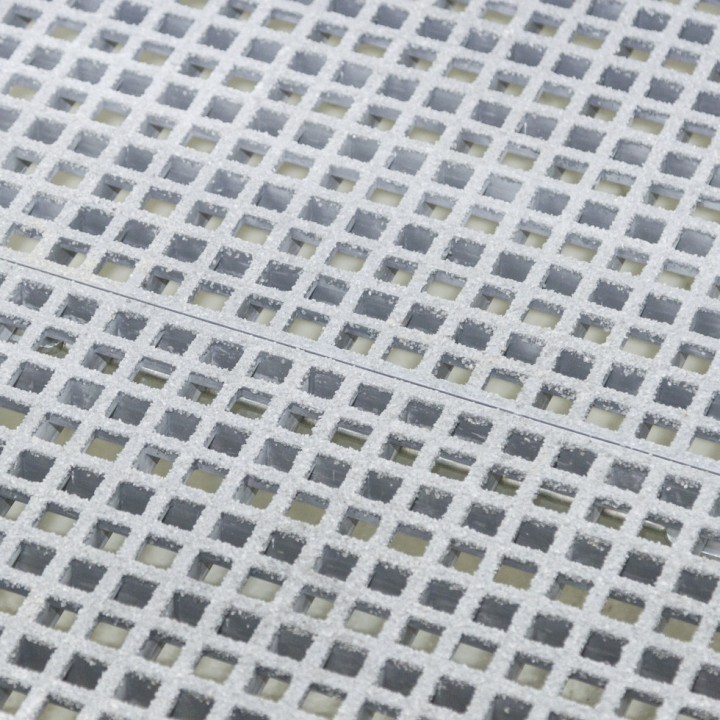 Grille de sol en PRV pour case à veau petit modèle (deux pièces) Kerbl