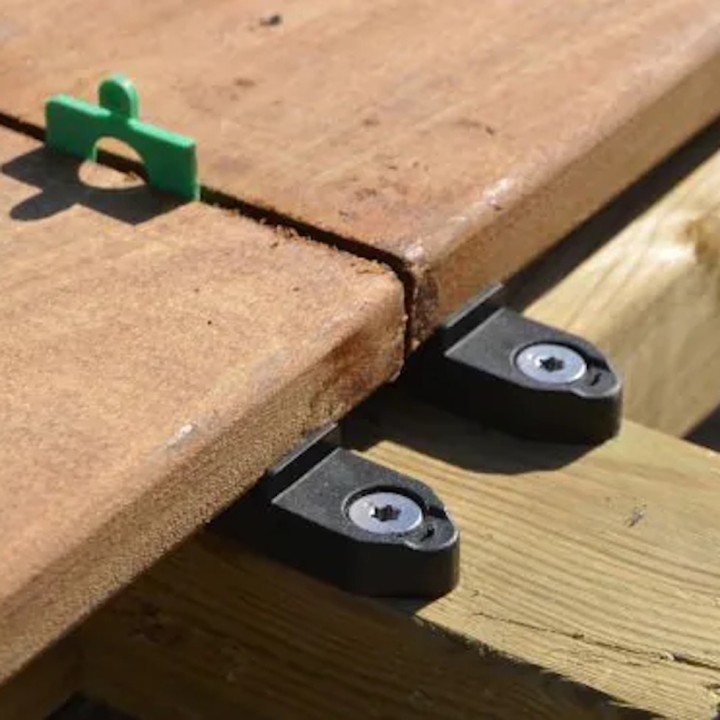 Système de fixation invisible de lame de terrasse bois, seau de 64 fixations et 20 taquets