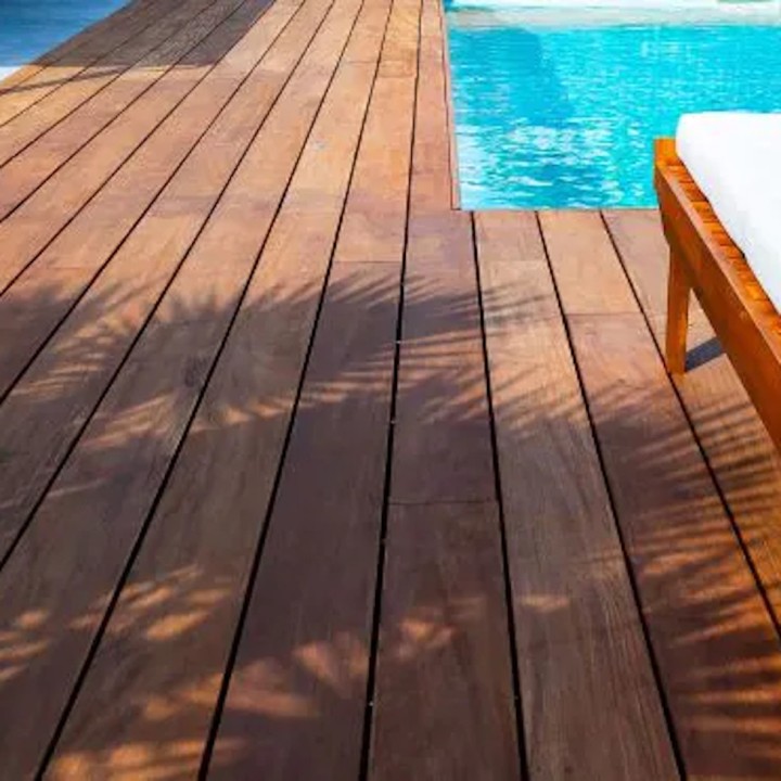 Système de fixation invisible de lame de terrasse bois, seau de 64 fixations et 20 taquets