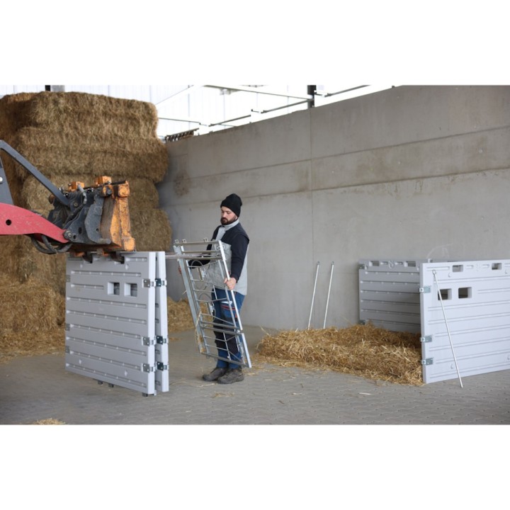 Box à veau individuel placé contre un mur Kerbl