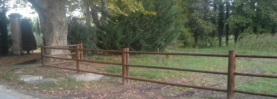 Barrières et traverses en bois